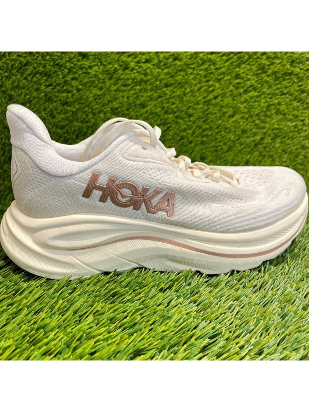 Hoka One One Clifton 10 Womens Size 8 Ivory Rose Gold Running Shoes Sneakers